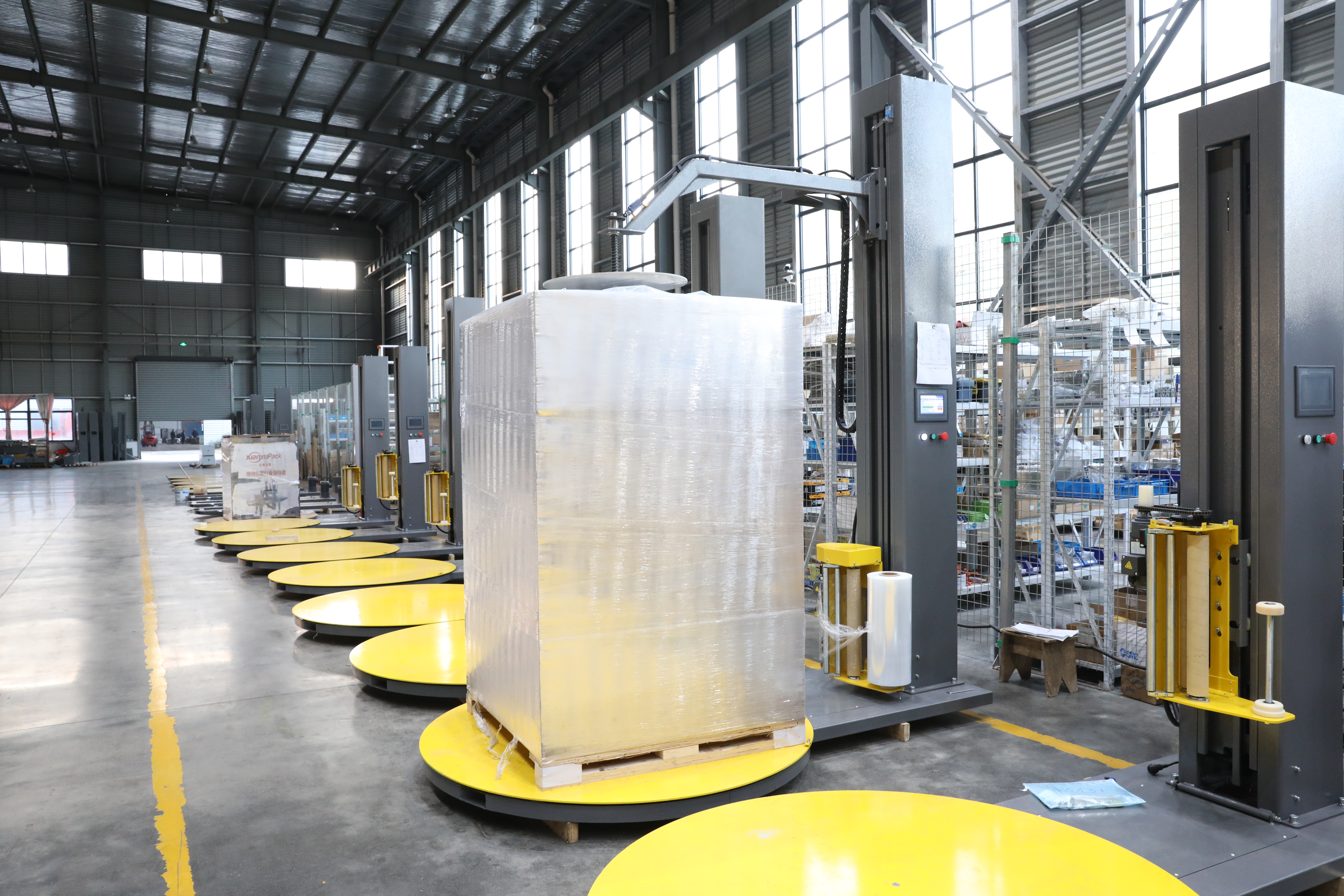  Factory warehouse electronics wooden case Pre-stretch pallet wrapping machine with top press 