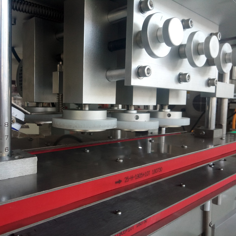 Automatic Vertical Plastic Glass Bottle Capper Sealer Capping Machine for Cosmetic Shampoo Honey Fruit Juice Drinks Filling