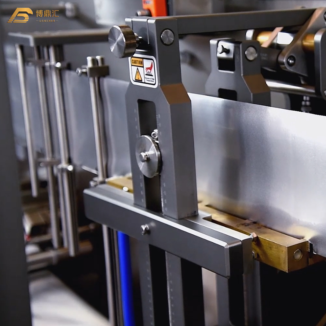 Automatic HFFS Packaging Machine Horizontal for Stand Up Pouchs Packing