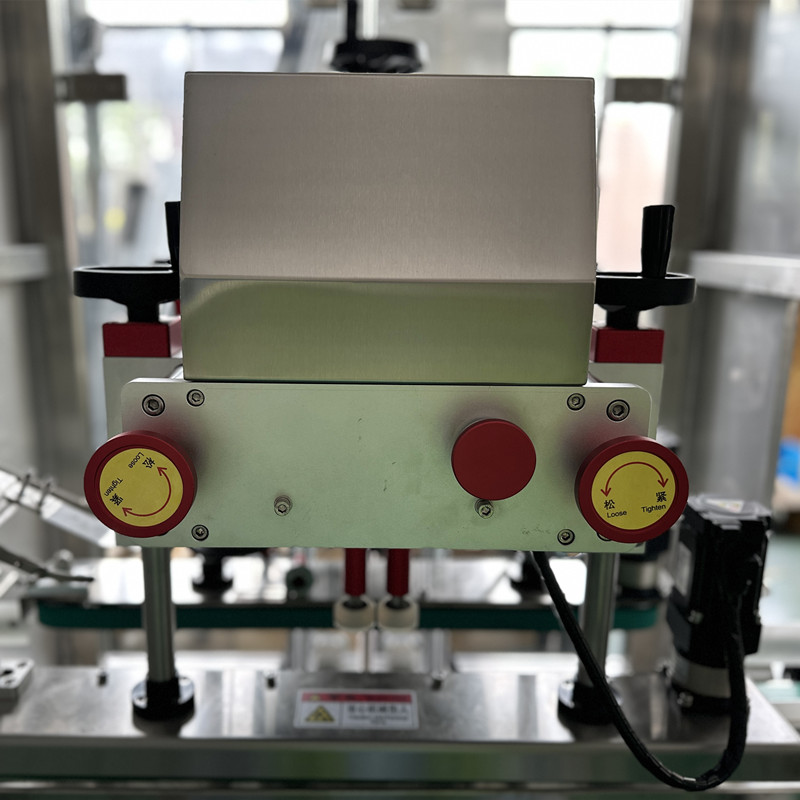 Automatic Servo Motor 4-Wheel Screw Tightening Sealing Capping Pressing Packaging Machine with Screw Threaded Pump Head 