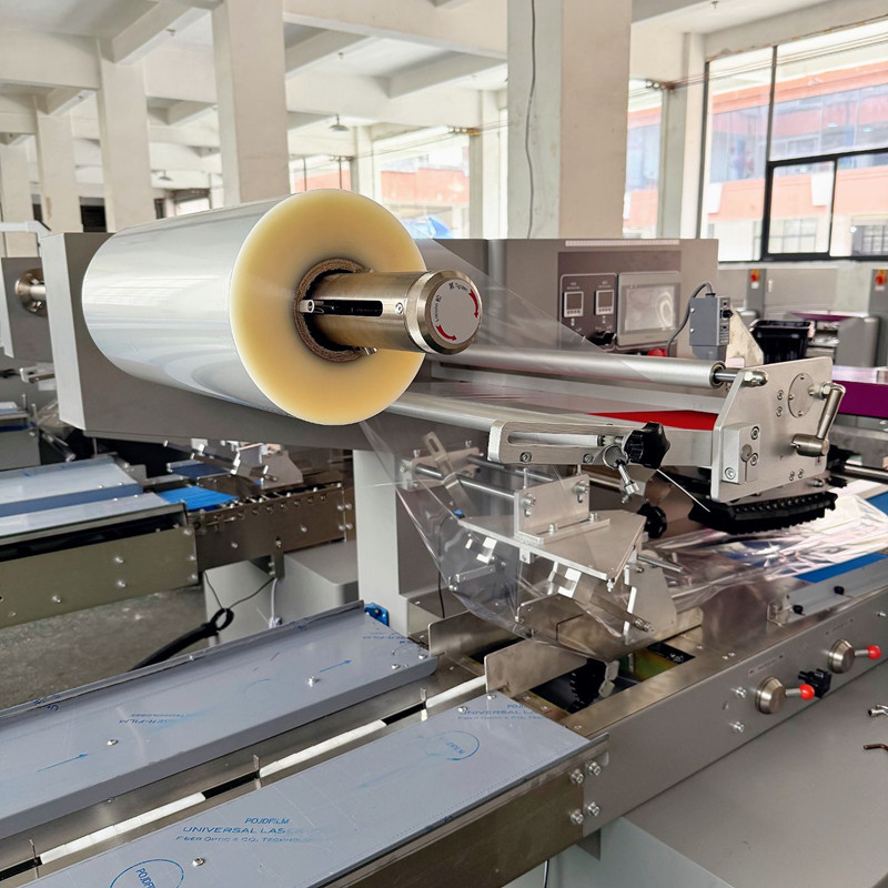 Automatic Horizontal Film Feeding Device Mooncake Catfish Jerky Instant Noodle Bread Flow Packaging Equipment Machine