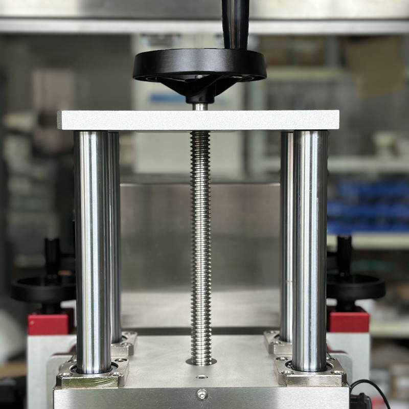 Automatic Servo Motor 4-Wheel Screw Tightening Sealing Capping Pressing Packaging Machine with Screw Threaded Pump Head 